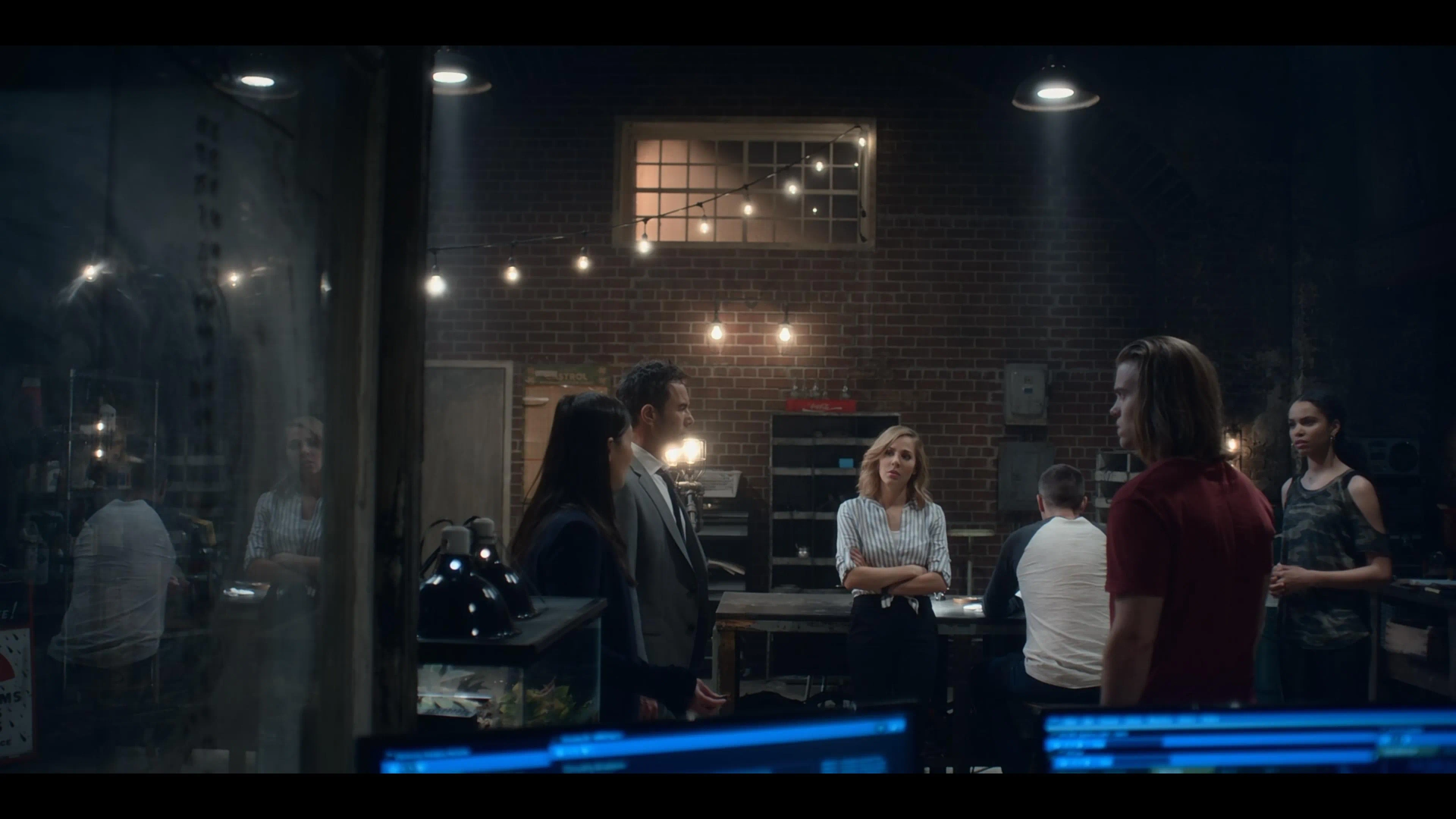Eric McCormack, Jennifer Spence, MacKenzie Porter, Reilly Dolman, Jared Abrahamson, and Nesta Cooper in Travelers (2016)