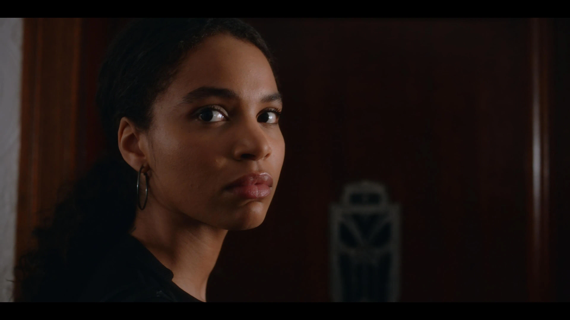 Nesta Cooper in Travelers (2016)