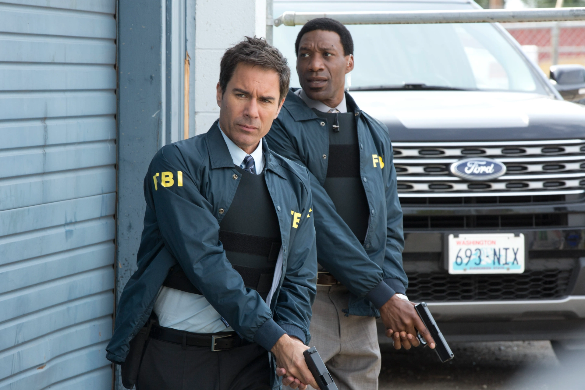 Eric McCormack and Arnold Pinnock in Travelers (2016)