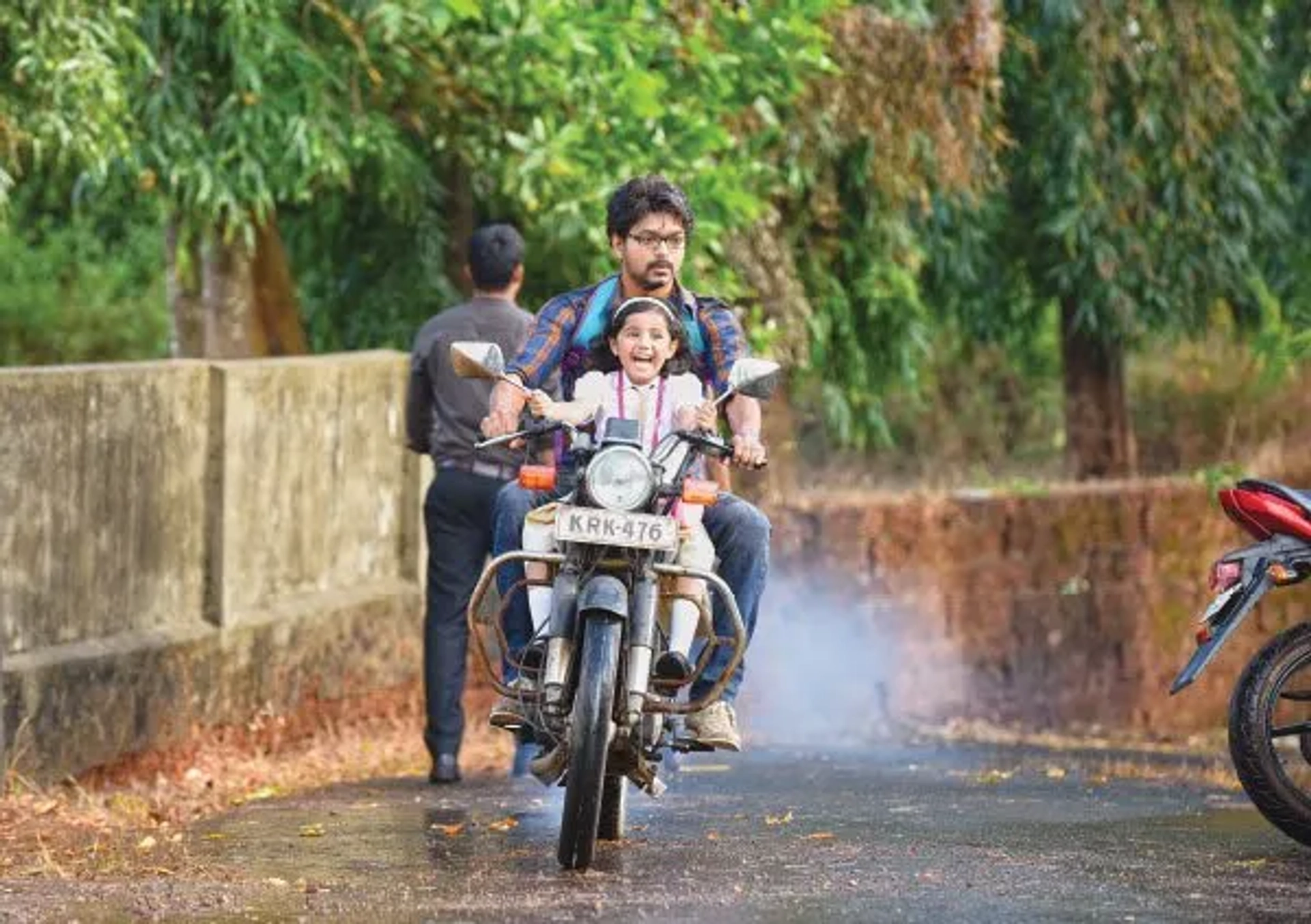 Joseph Vijay and Baby Nainika in Theri (2016)