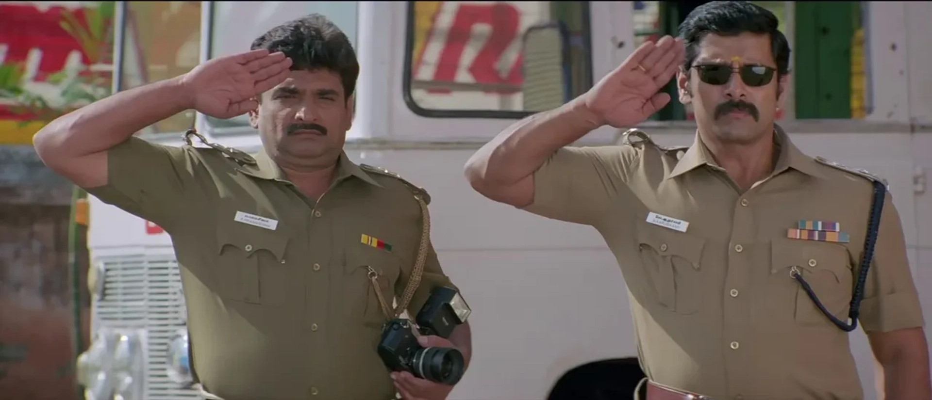 Ramesh Khanna and Vikram in Saamy (2003)