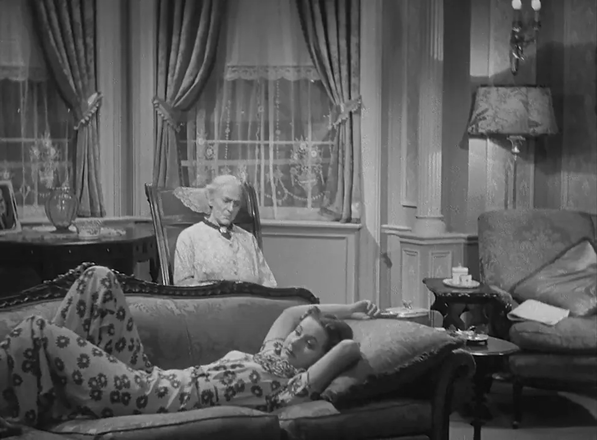 Beulah Bondi and Barbara Read in Make Way for Tomorrow (1937)