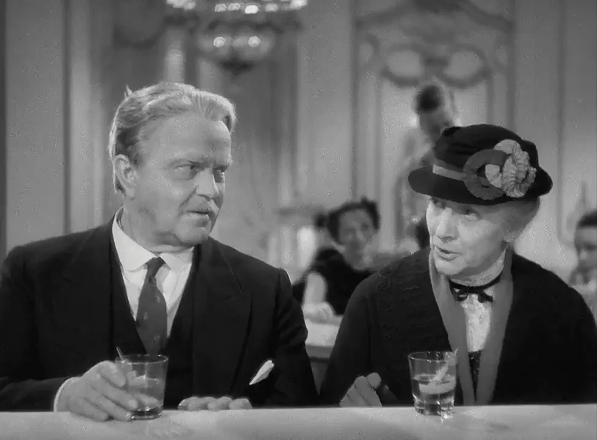 Beulah Bondi, Alice Keating, Victor Moore, Joseph North, and Don McKinney in Make Way for Tomorrow (1937)