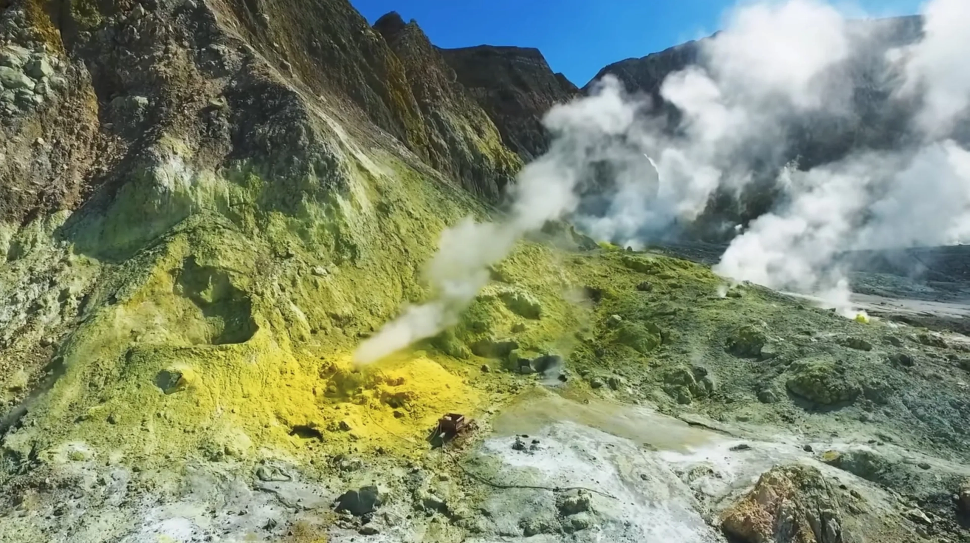مستند آتشفشان: نجات از واکاری (The Volcano: Rescue from Whakaari 2022)