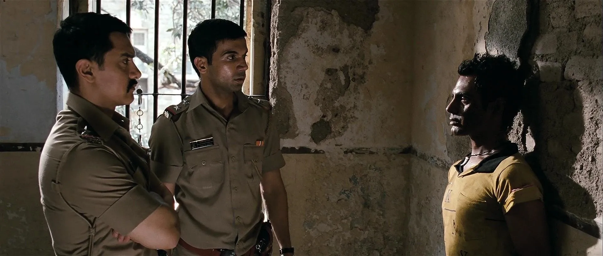 Aamir Khan, Nawazuddin Siddiqui, and Rajkummar Rao in Talaash: The Answer Lies Within (2012)