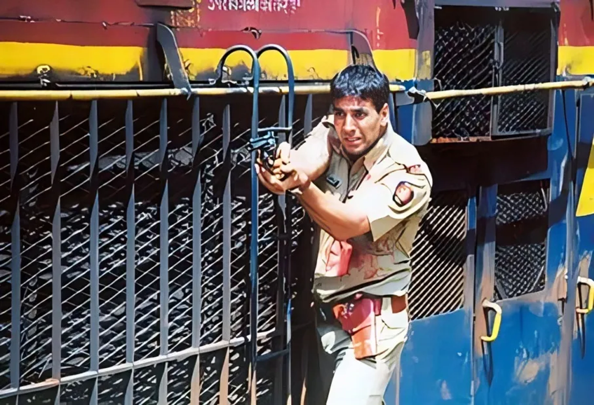 Akshay Kumar in Khakee (2004)