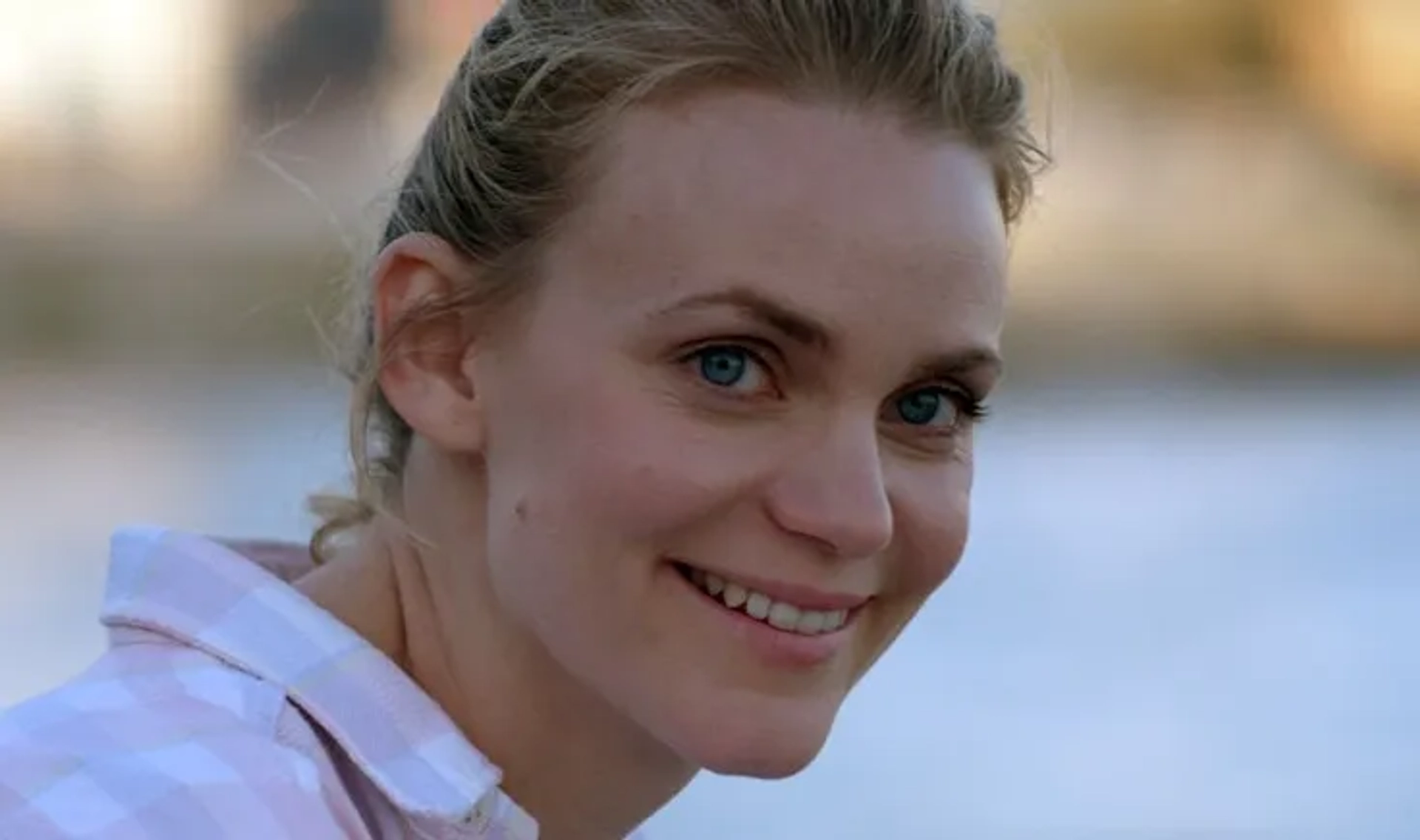 Liv Mjönes in Kiss Me (2011)