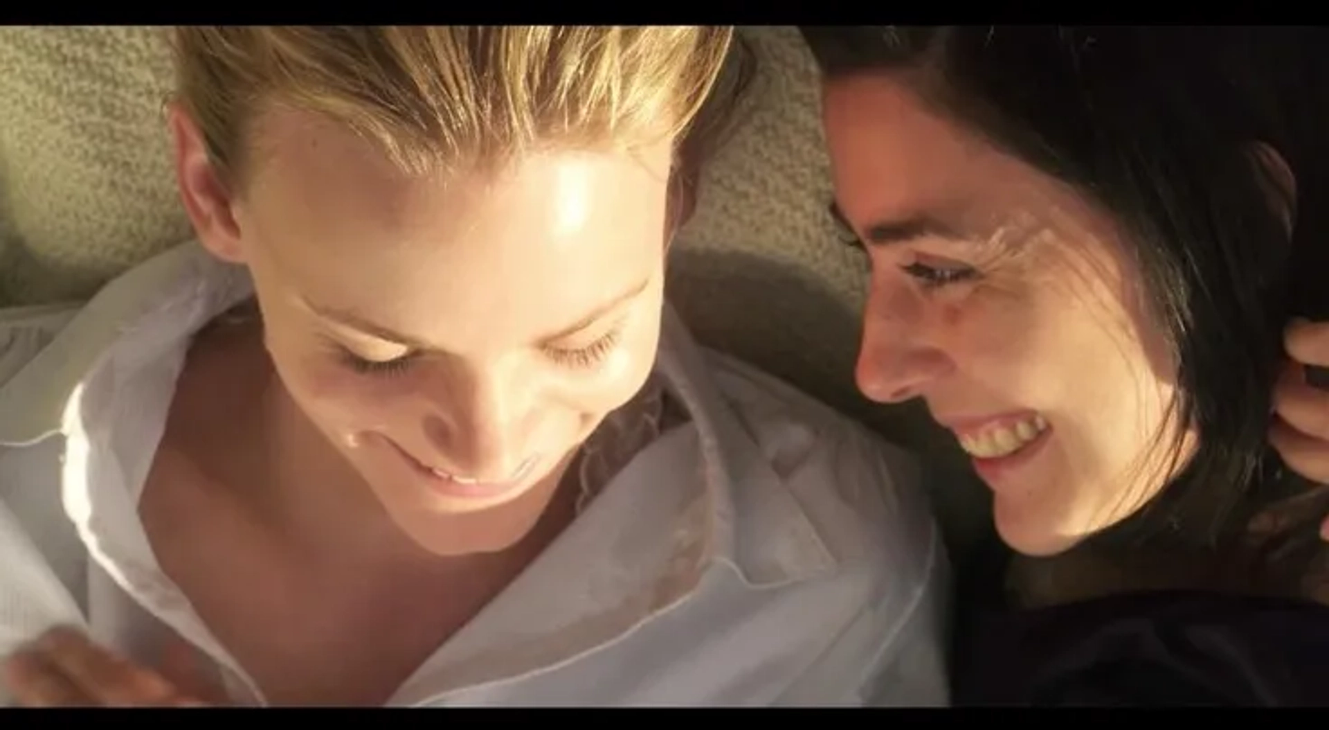 Liv Mjönes and Ruth Vega Fernandez in Kiss Me (2011)