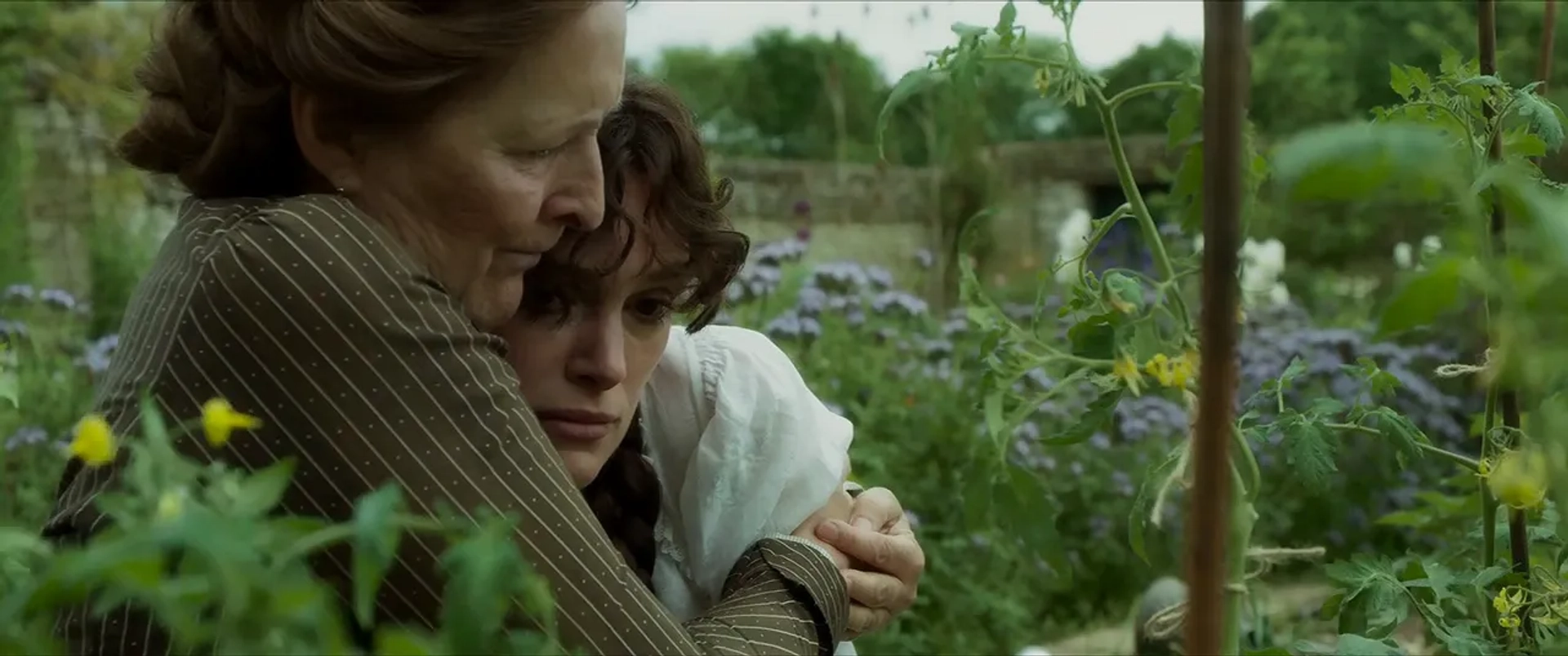 Keira Knightley and Fiona Shaw in Colette (2018)