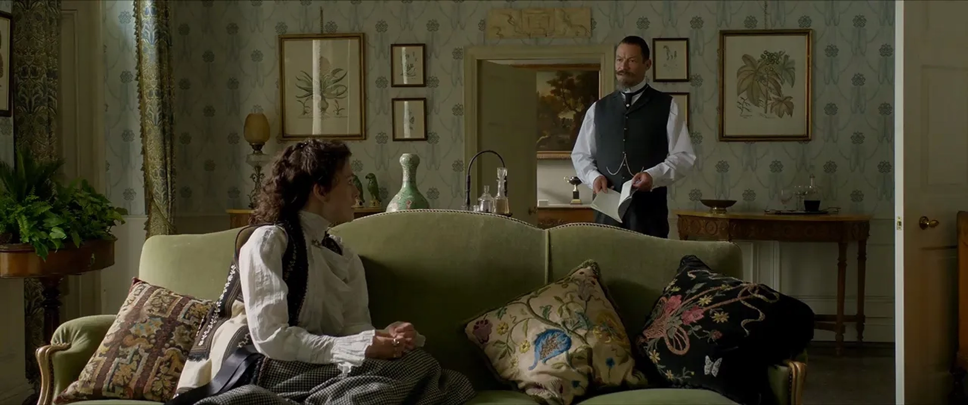 Keira Knightley and Dominic West in Colette (2018)