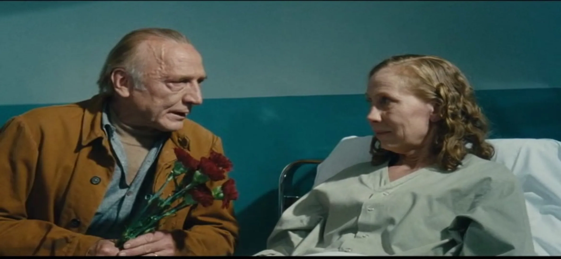 Kati Outinen and André Wilms in Le Havre (2011)