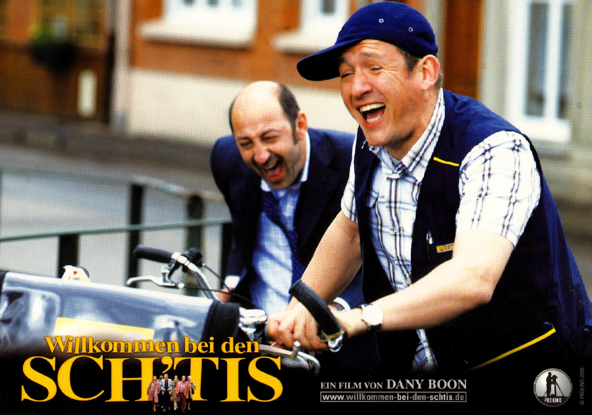 Dany Boon and Kad Merad in Welcome to the Sticks (2008)