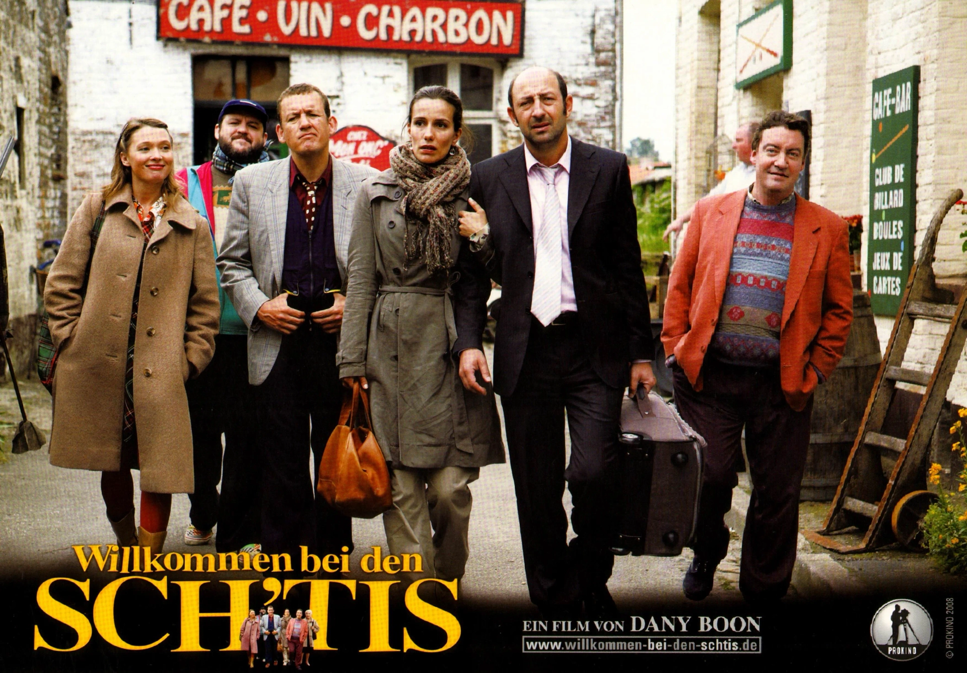 Dany Boon, Philippe Duquesne, Anne Marivin, Kad Merad, and Lorenzo Ausilia-Foret in Welcome to the Sticks (2008)