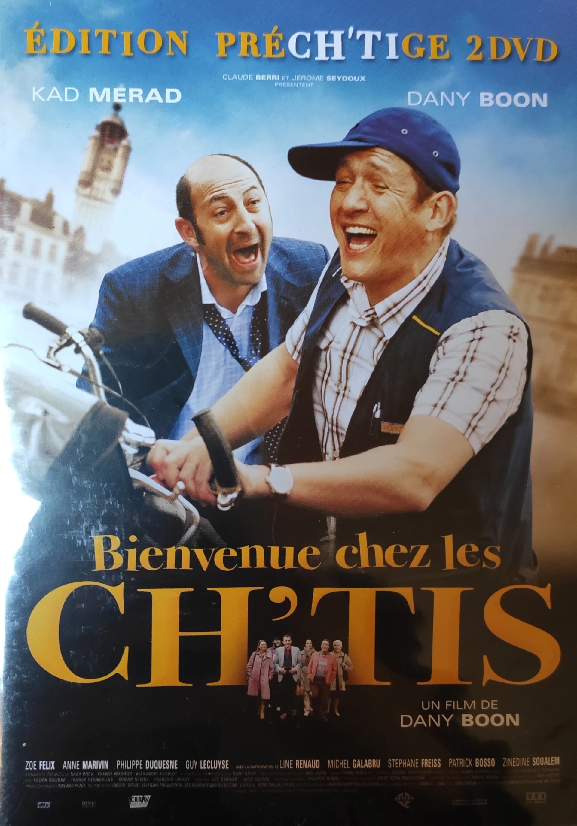 Dany Boon and Kad Merad in Welcome to the Sticks (2008)