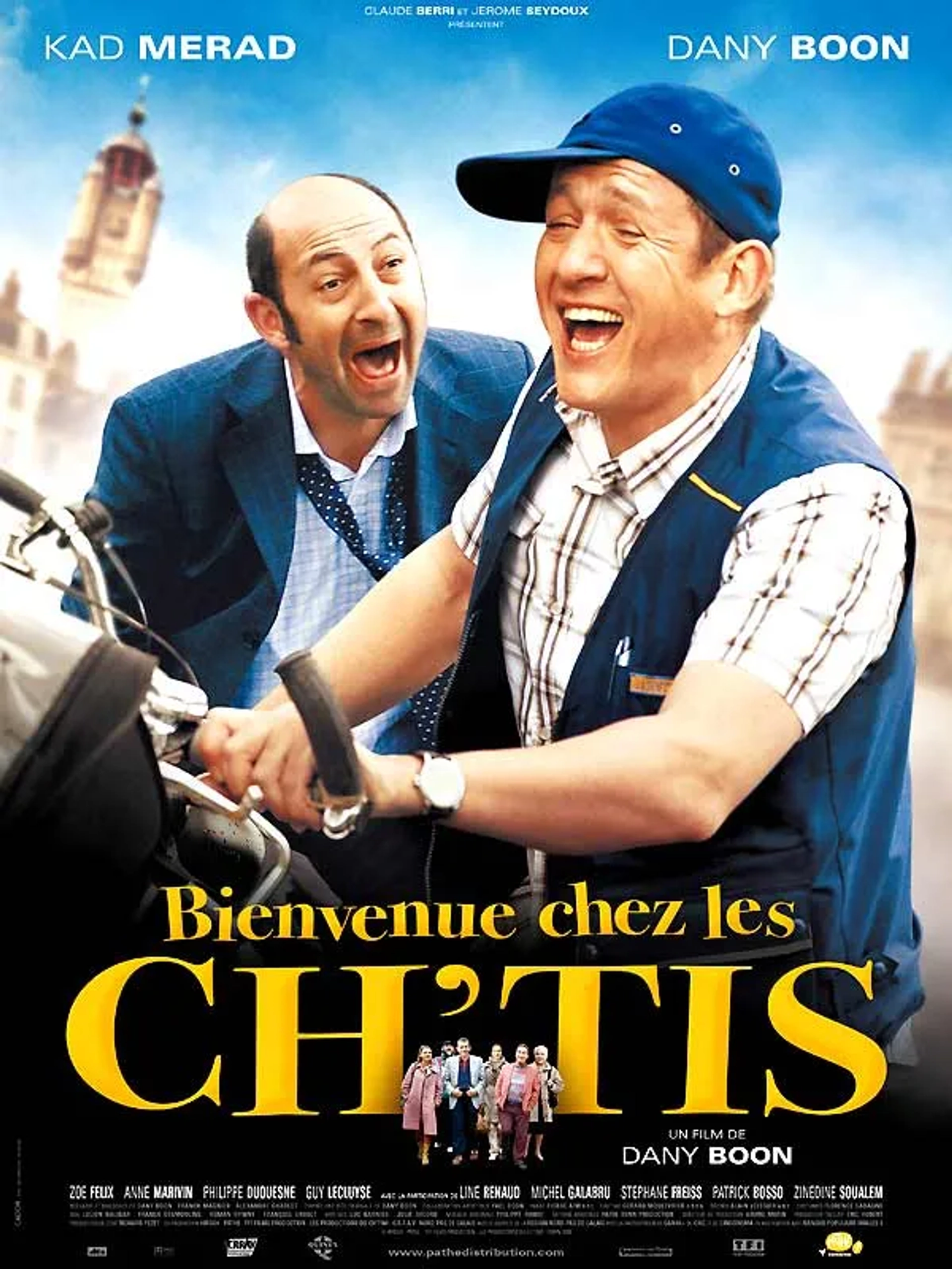 Dany Boon and Kad Merad in Welcome to the Sticks (2008)