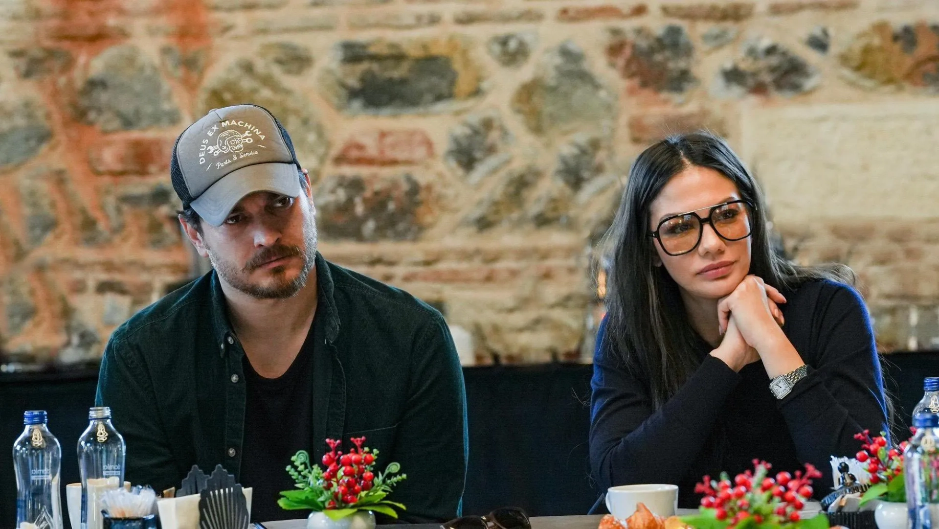 Çagatay Ulusoy and Demet Özdemir in Esref Rüya (2025)