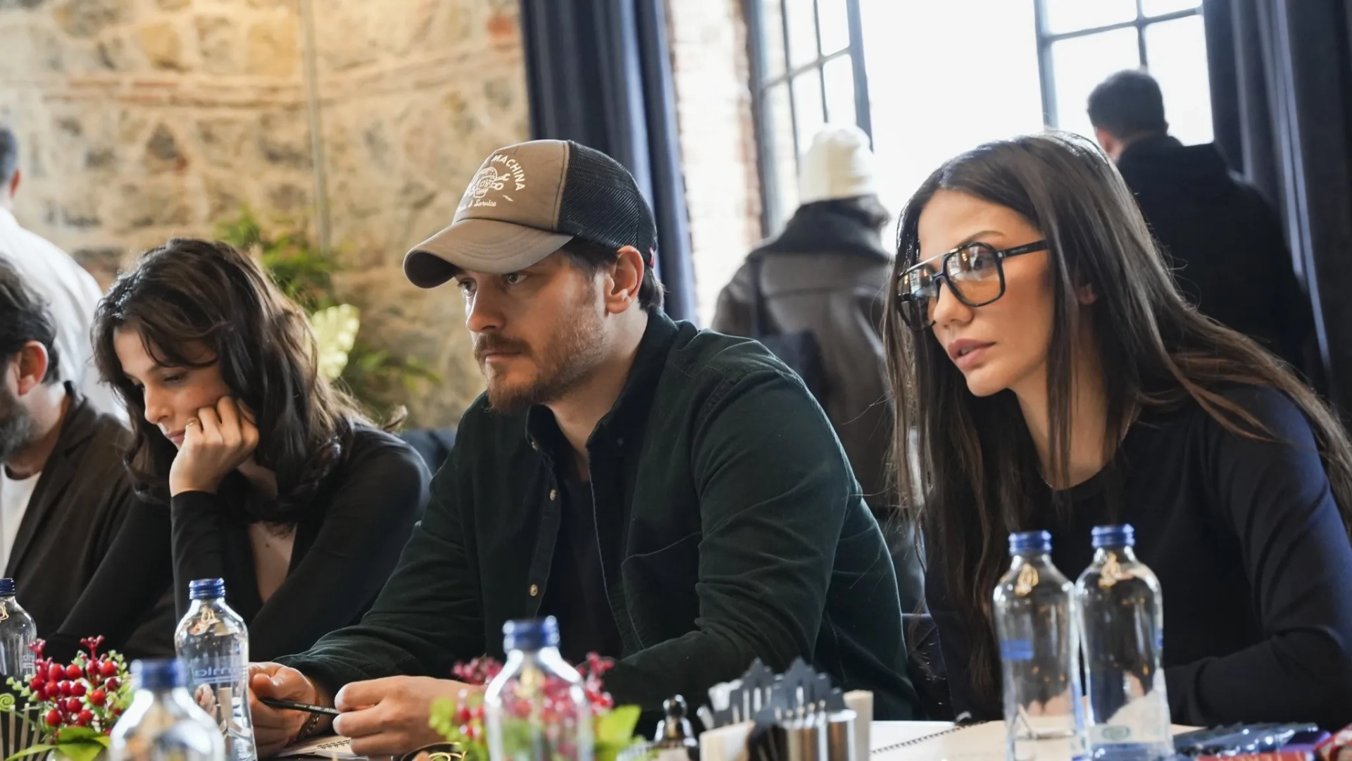Çagatay Ulusoy and Demet Özdemir in Esref Rüya (2025)