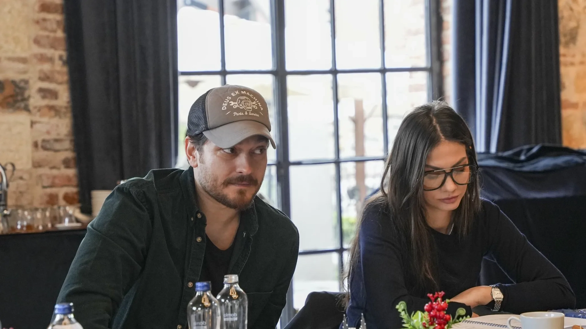Çagatay Ulusoy and Demet Özdemir in Esref Rüya (2025)
