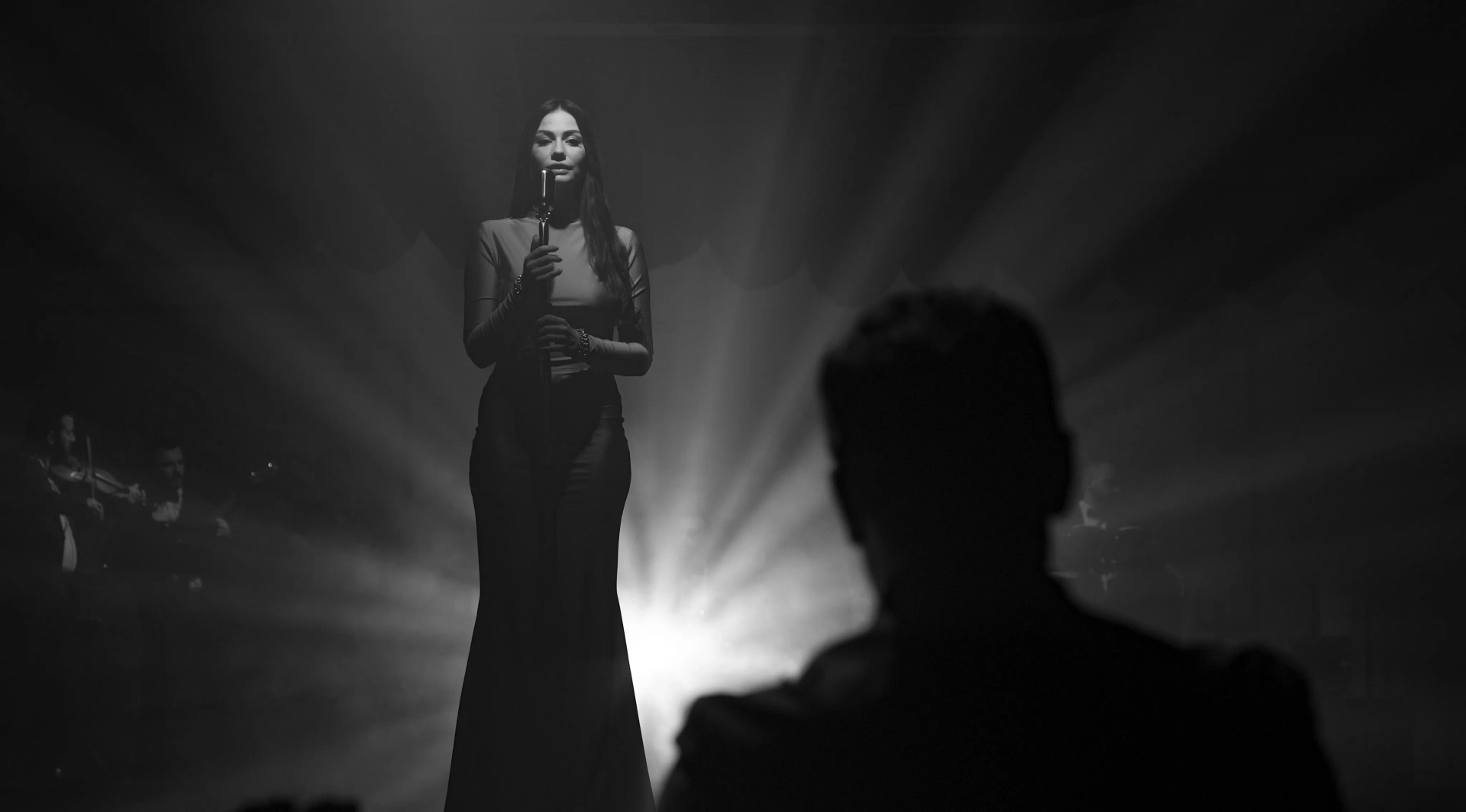 Demet Özdemir in Esref Rüya (2025)