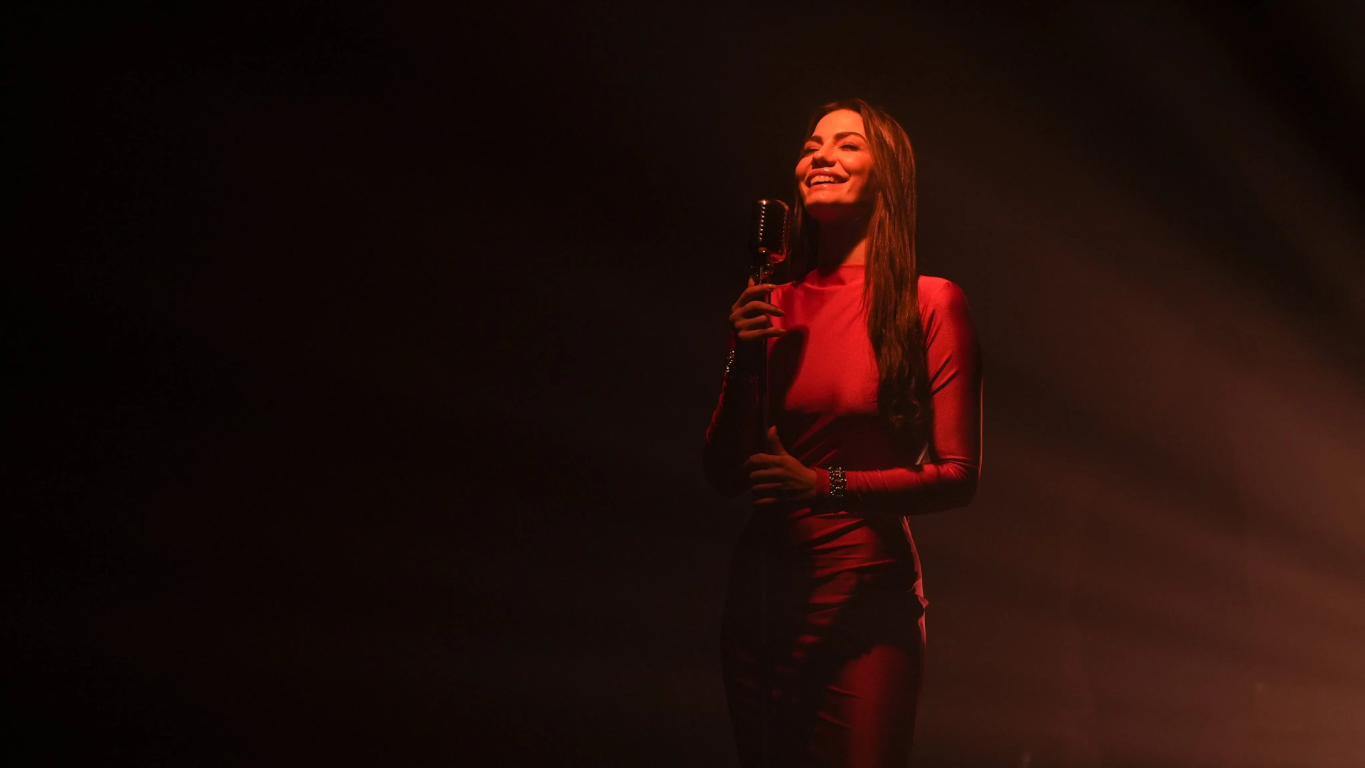 Demet Özdemir in Esref Rüya (2025)