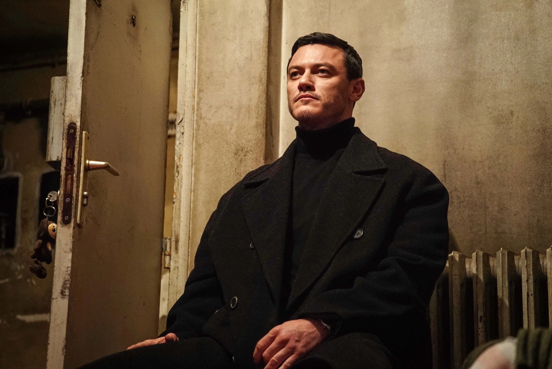 Luke Evans in Anna (2019)