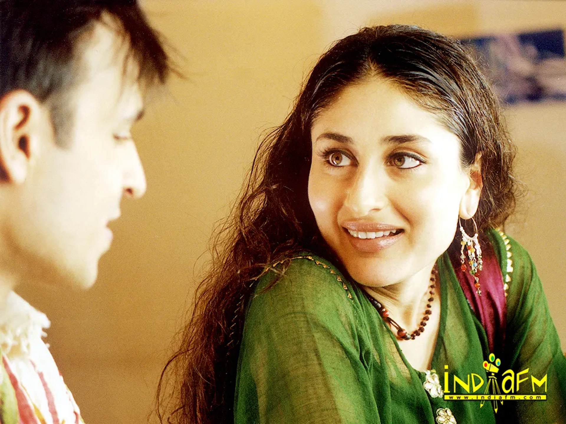 Kareena Kapoor and Vivek Oberoi in Yuva (2004)