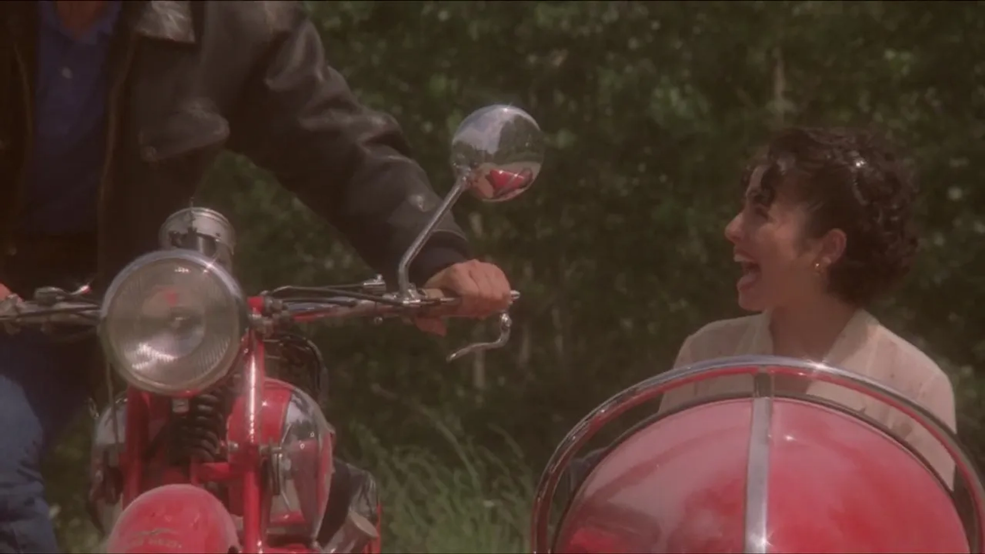 Anna Ammirati in Frivolous Lola (1998)