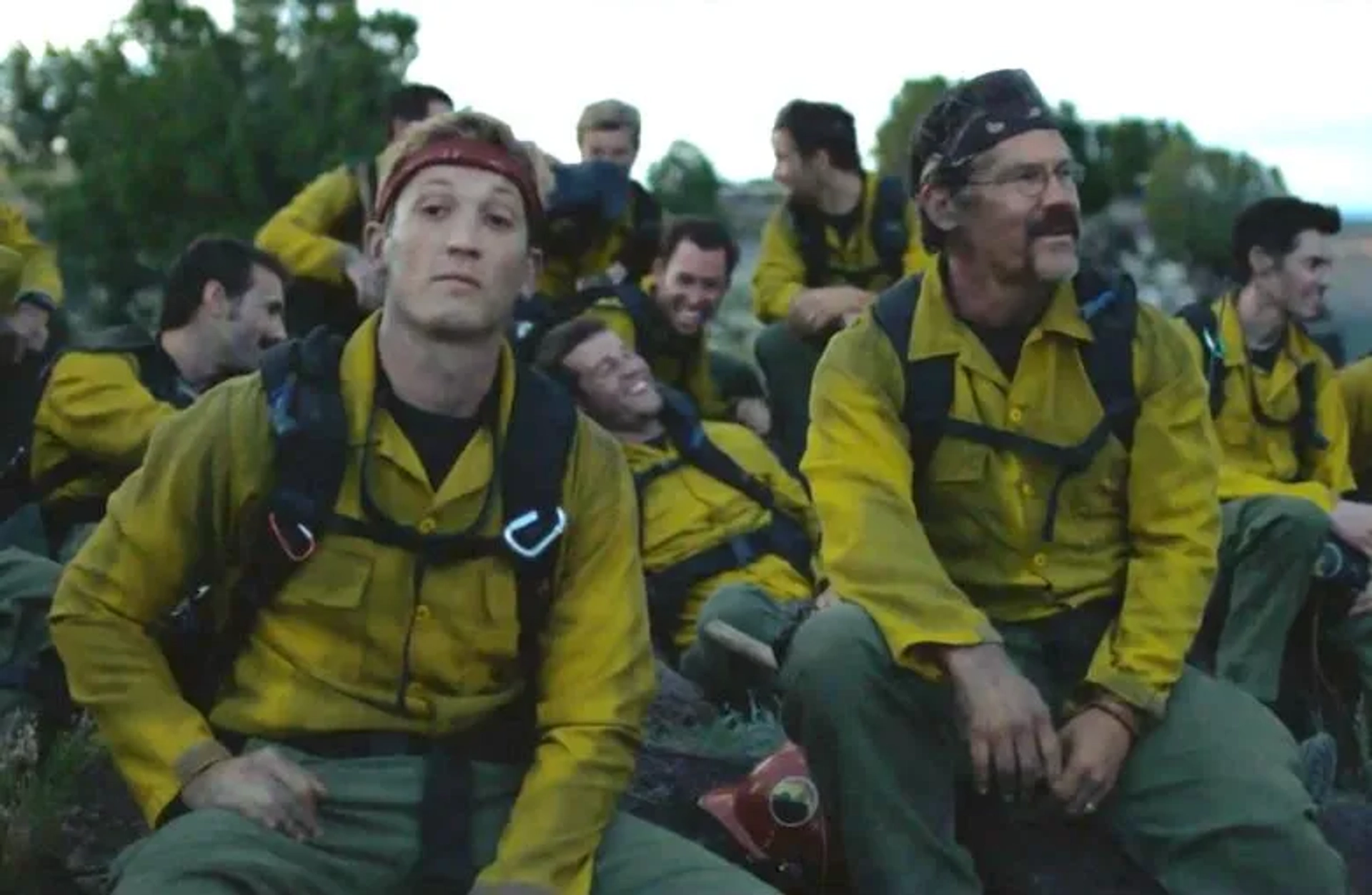 Josh Brolin and Miles Teller in Only the Brave (2017)