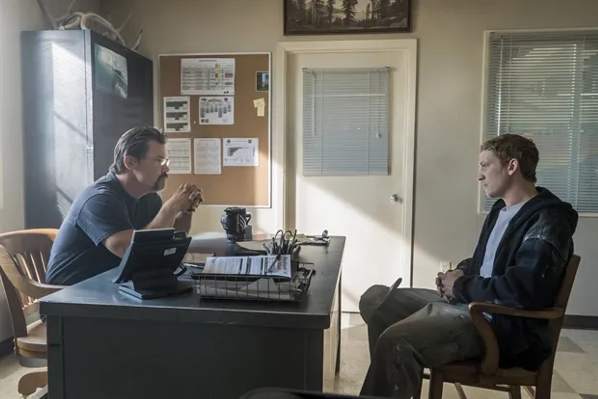 Josh Brolin and Miles Teller in Only the Brave (2017)
