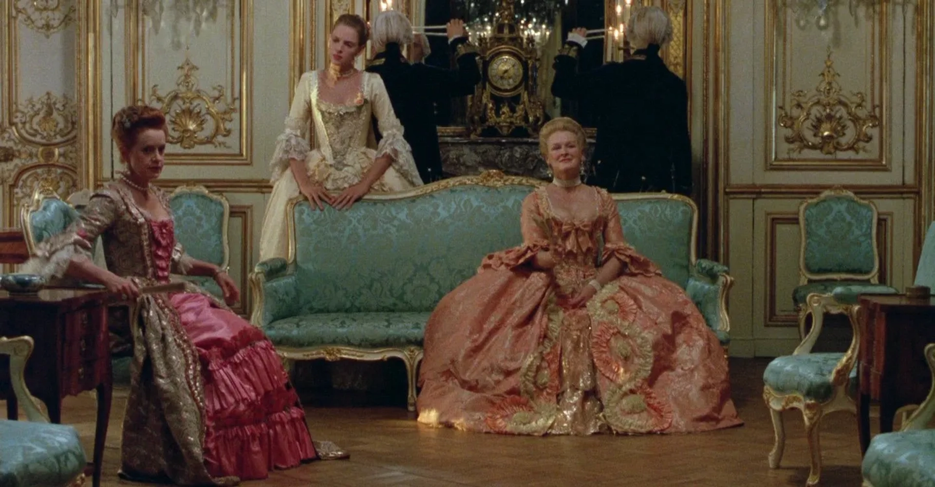 Uma Thurman, Glenn Close, and Swoosie Kurtz in Dangerous Liaisons (1988)