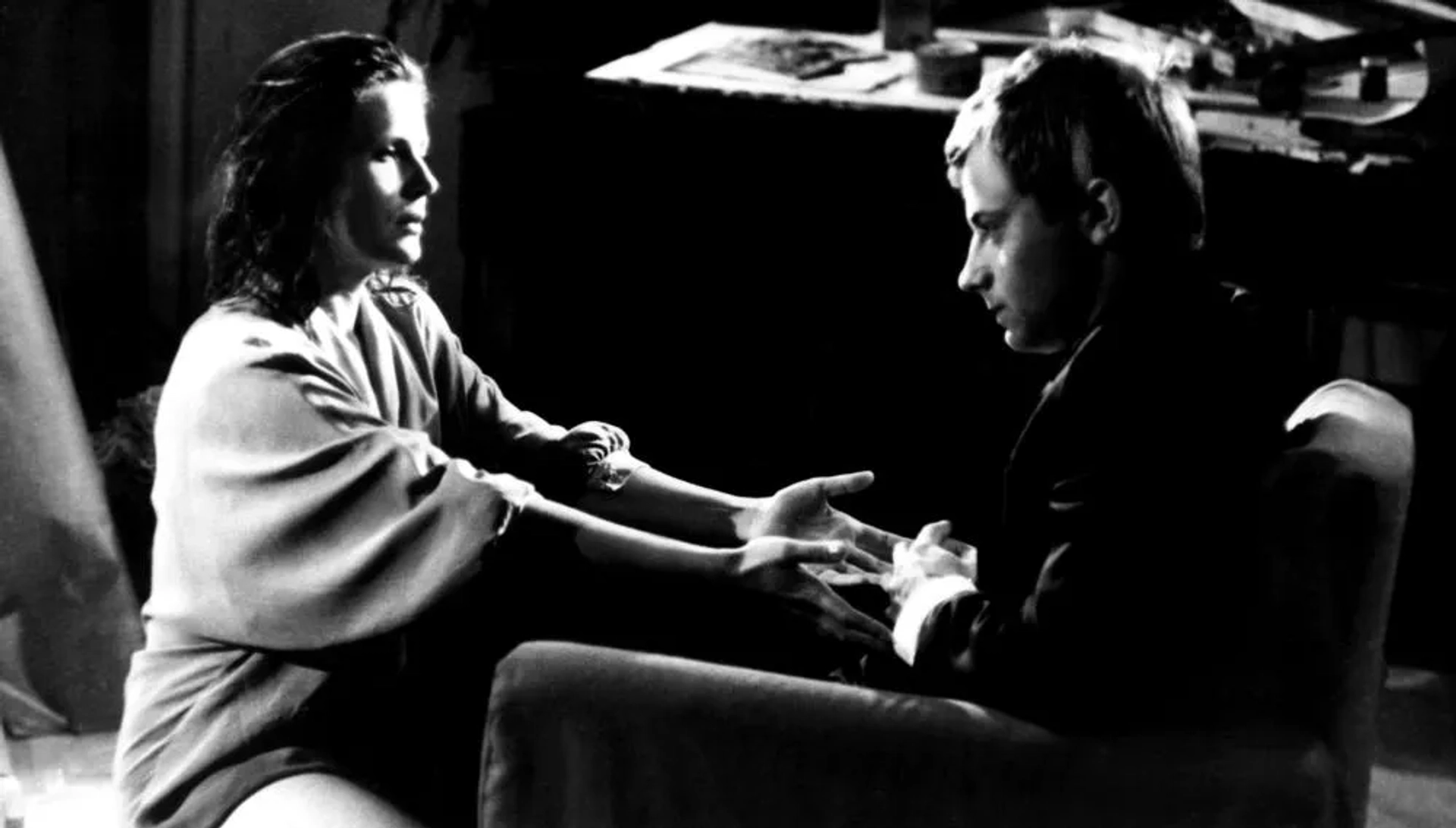 Olaf Lubaszenko and Grazyna Szapolowska in A Short Film About Love (1988)