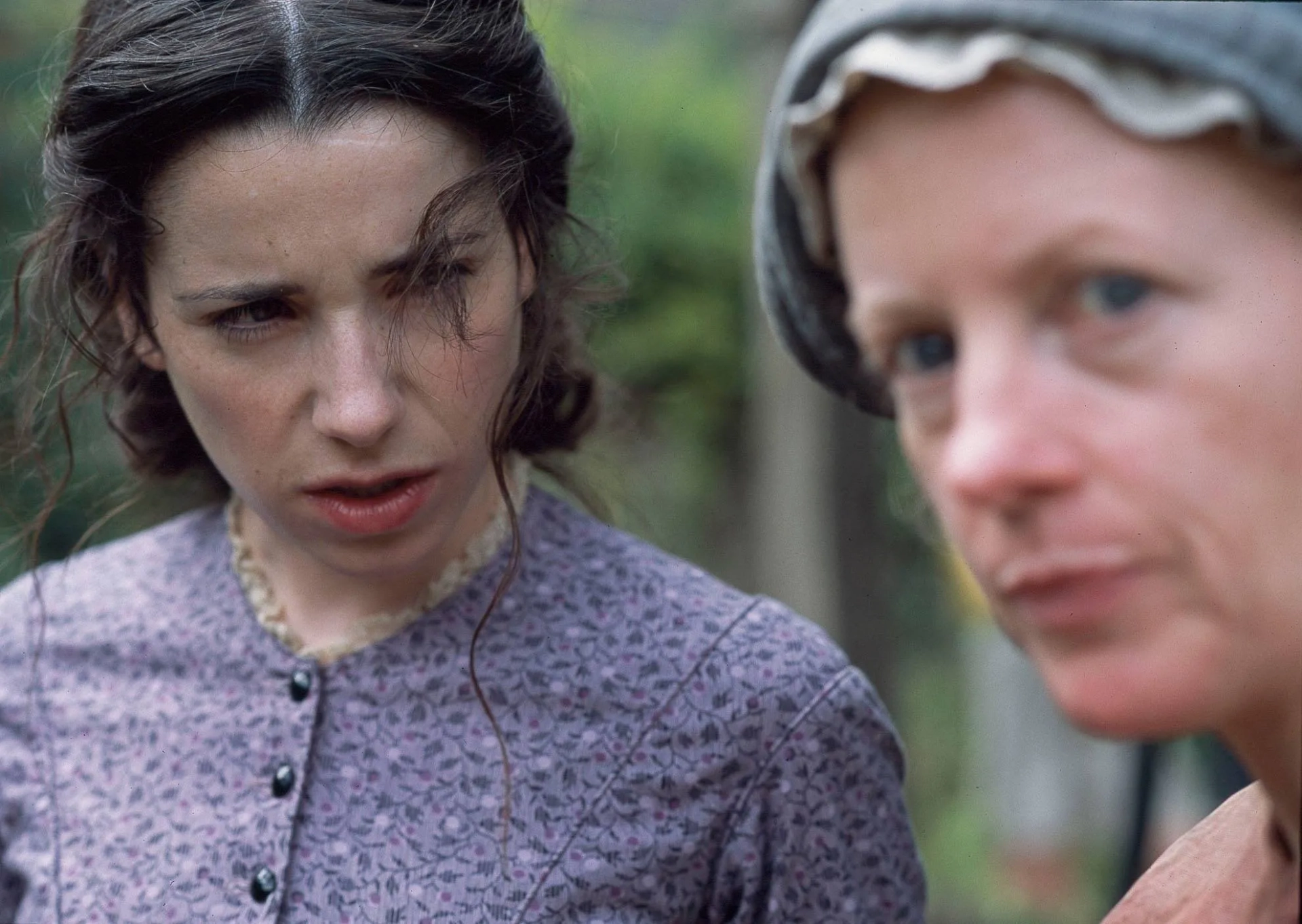 Wendy Morgan and Sally Hawkins in Fingersmith (2005)