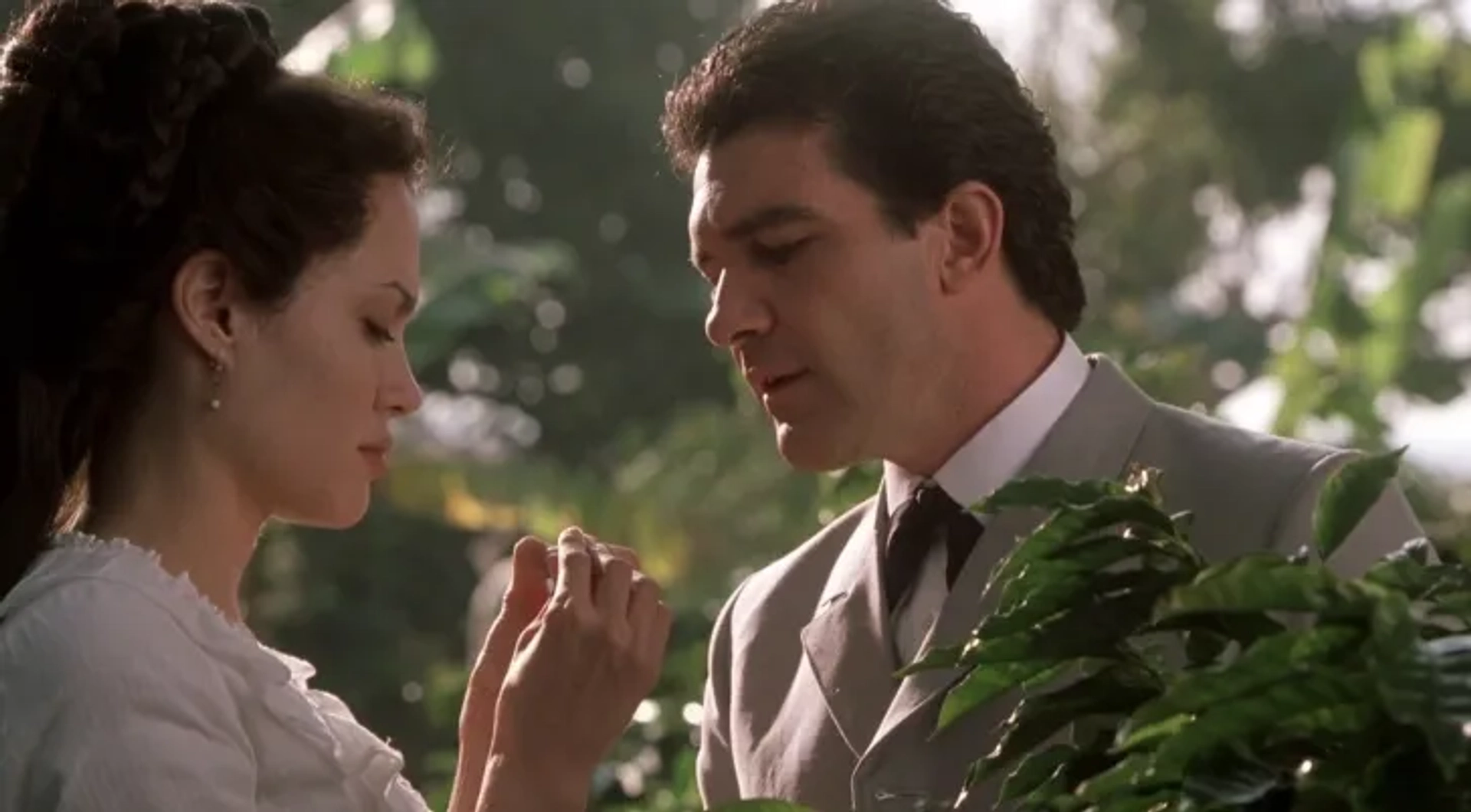 Antonio Banderas and Angelina Jolie in Original Sin (2001)
