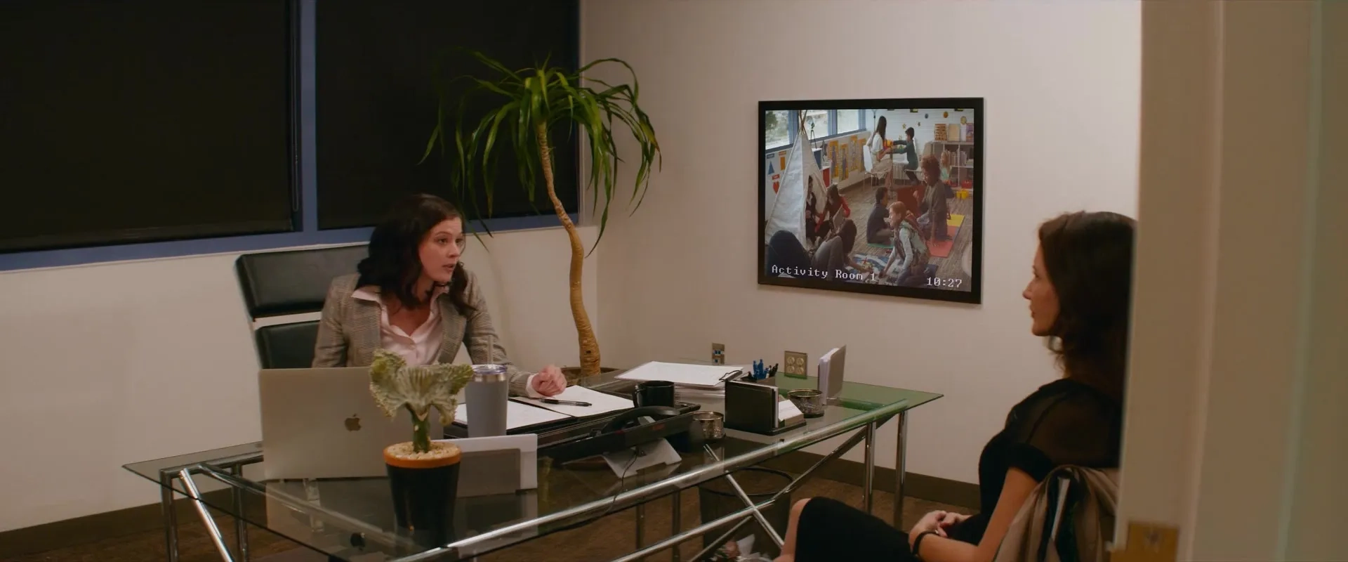 Kristin Davis and Ellen Humphreys in Deadly Illusions (2021)