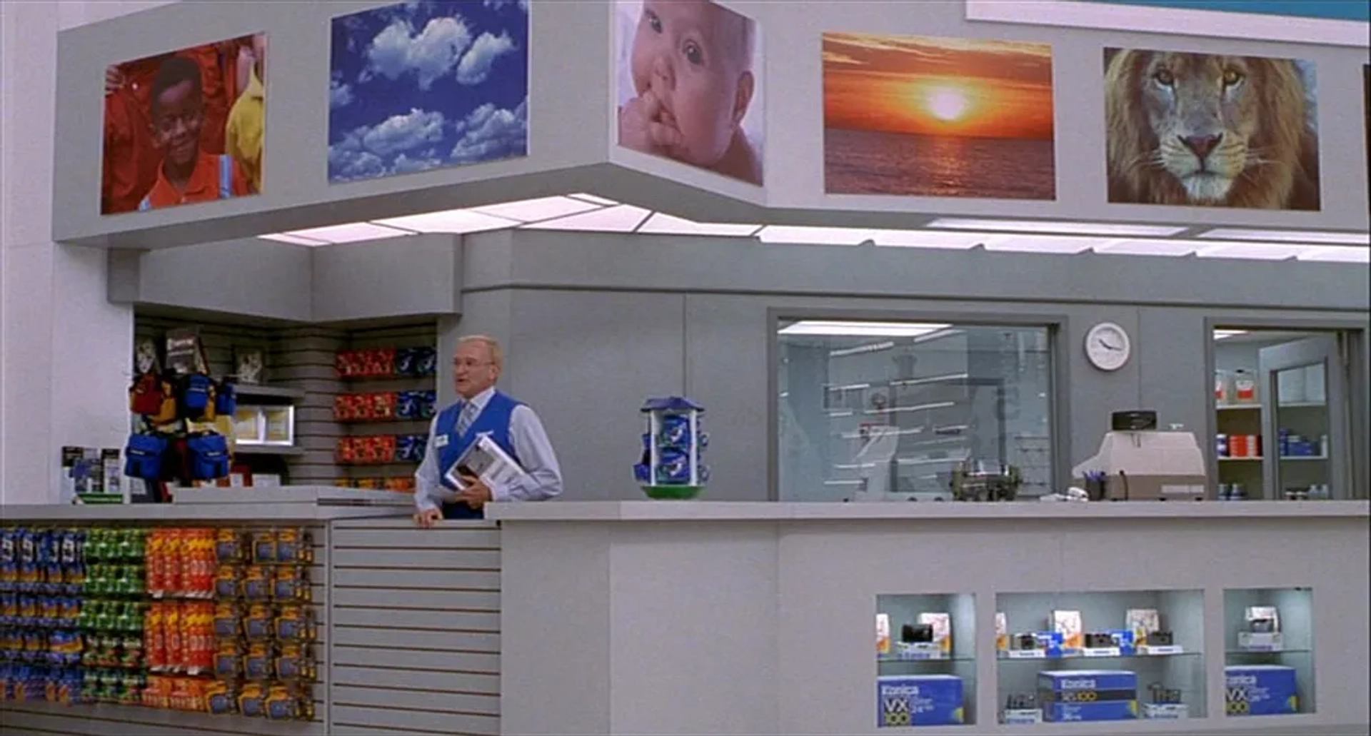 Robin Williams in One Hour Photo (2002)