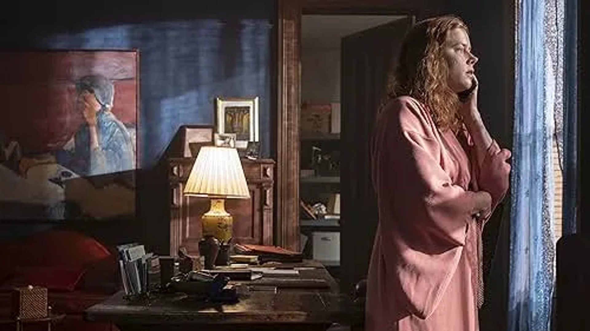 فیلم زنی پشت پنجره (The Woman in the Window 2021)