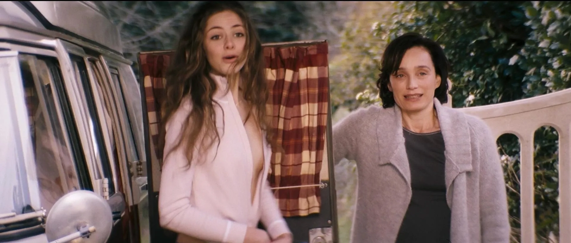 Kristin Scott Thomas and Tamsin Egerton in Keeping Mum (2005)
