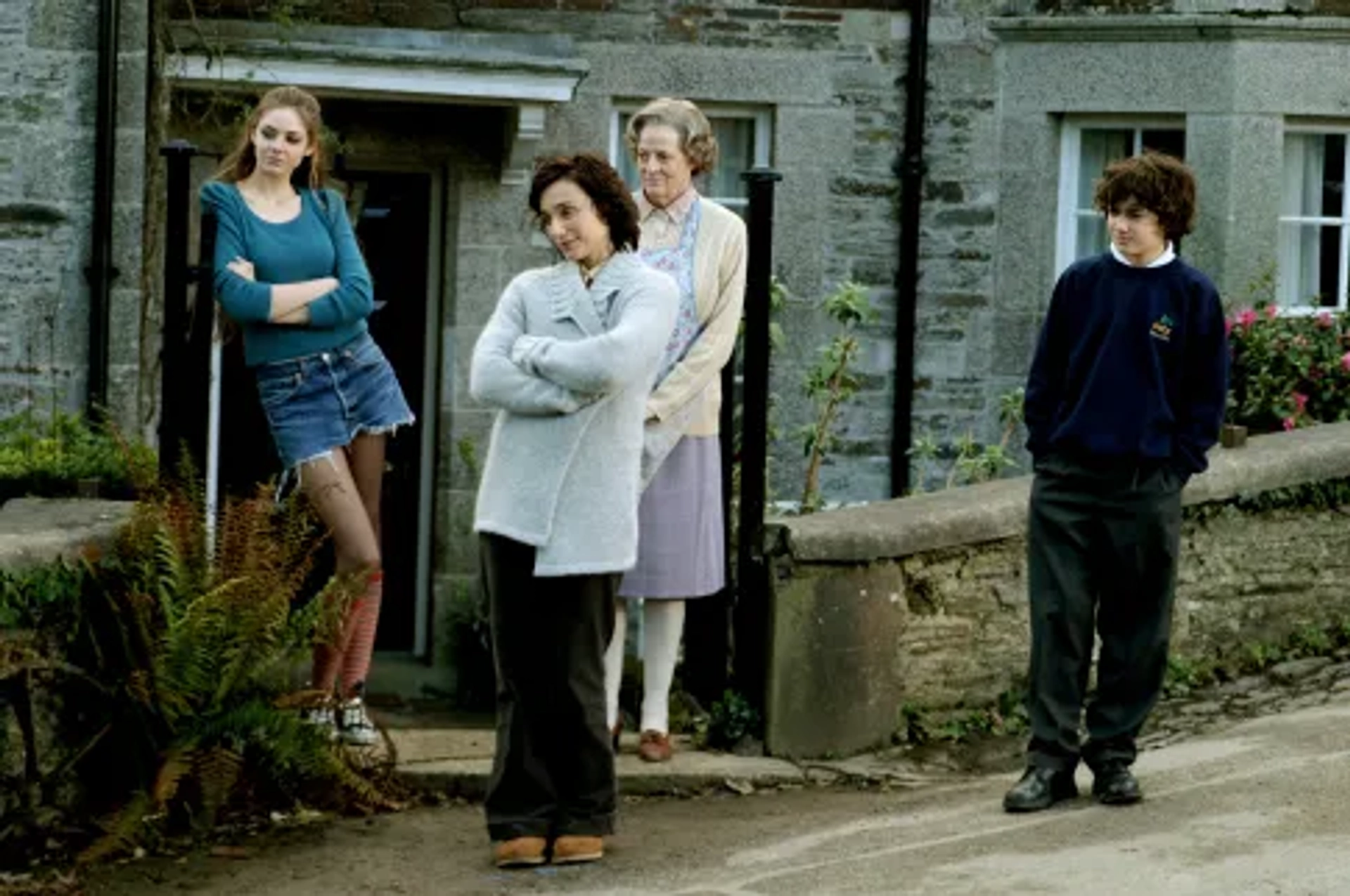 Kristin Scott Thomas, Maggie Smith, Tamsin Egerton, and Toby Parkes in Keeping Mum (2005)
