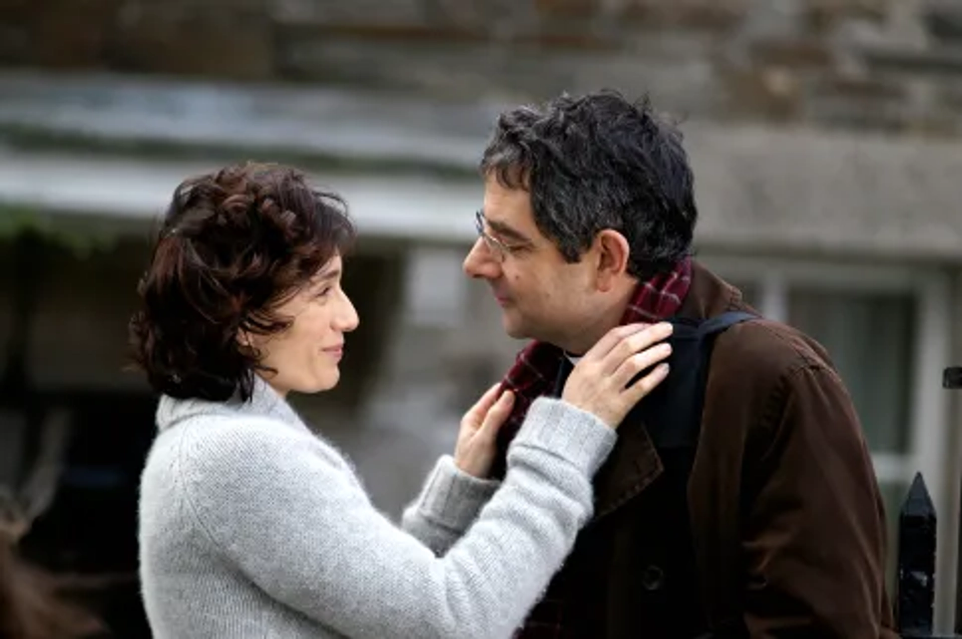 Rowan Atkinson and Kristin Scott Thomas in Keeping Mum (2005)