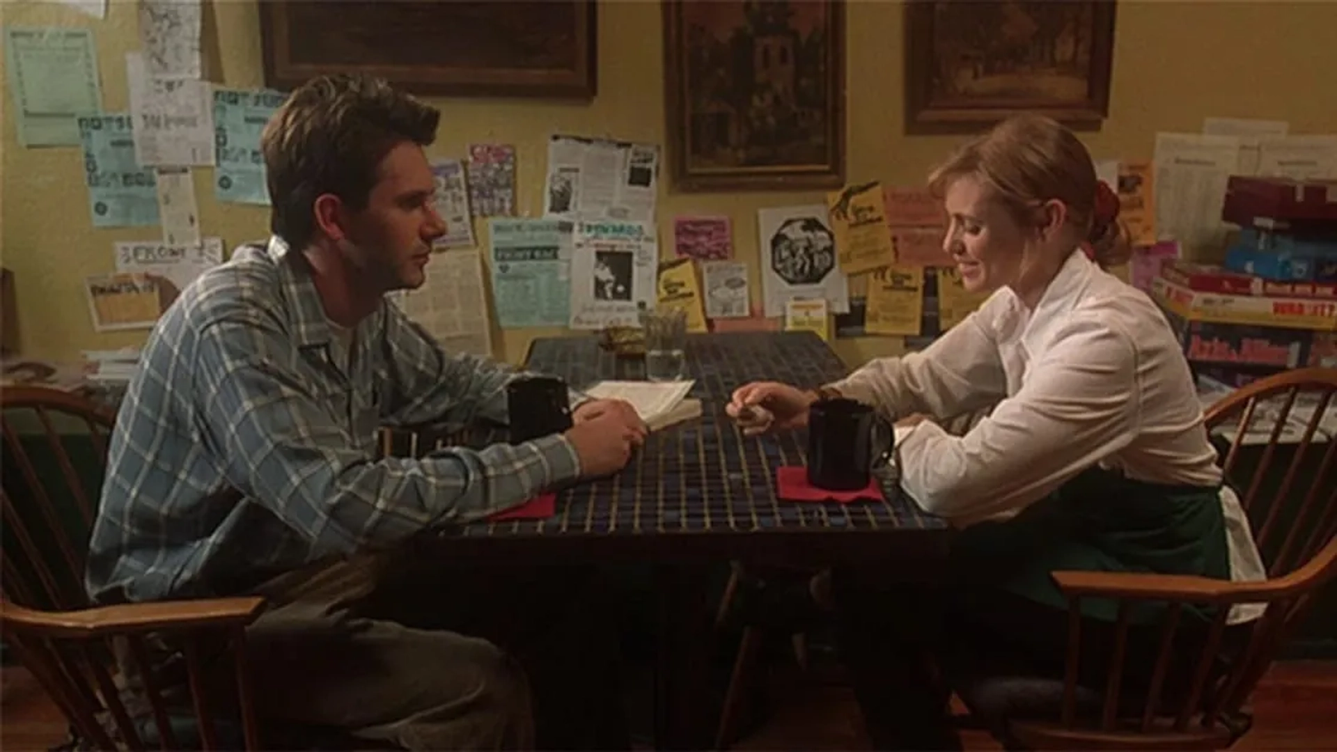 Olivia d'Abo and Josh Hamilton in Kicking and Screaming (1995)