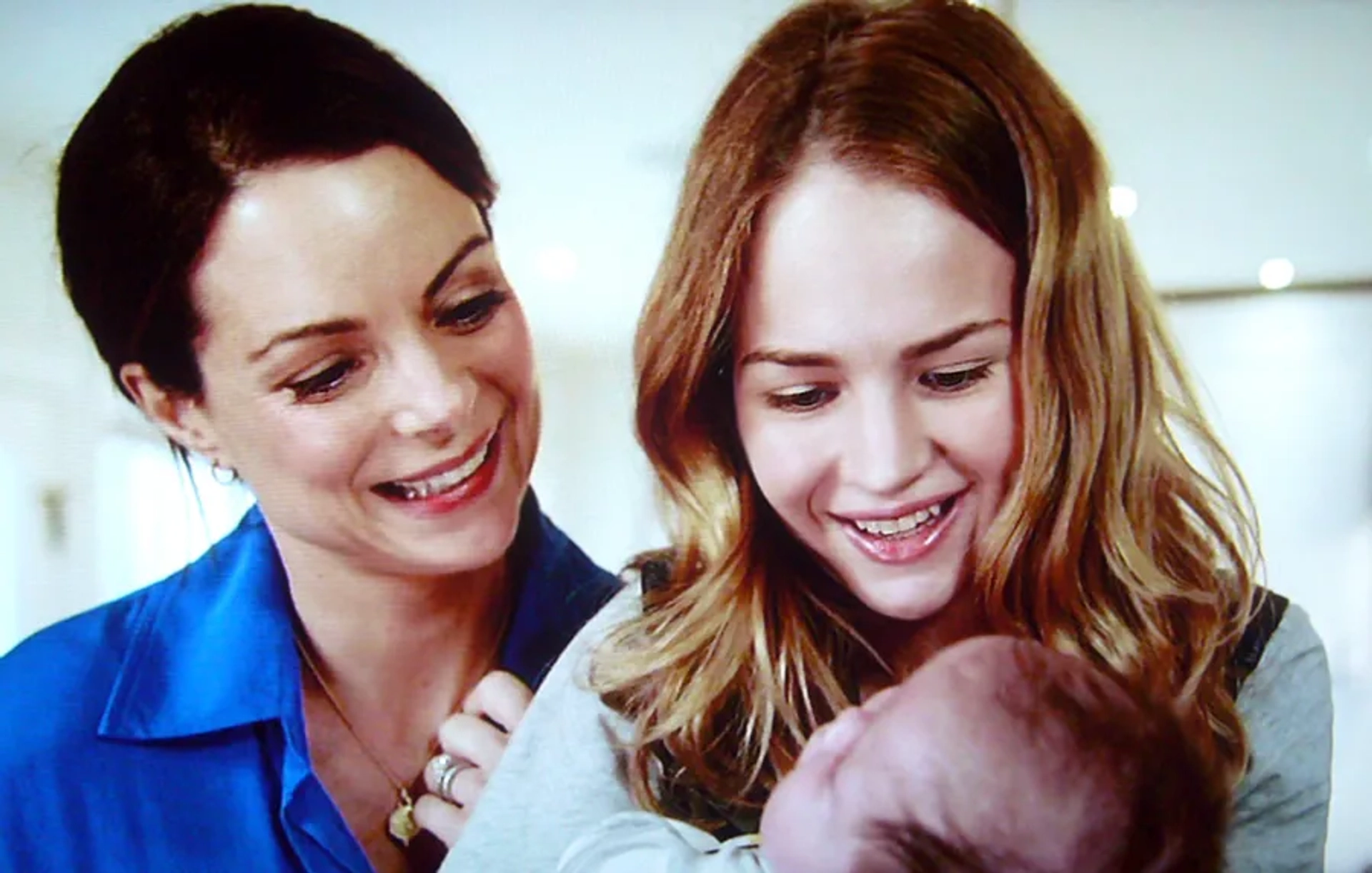 Kimberly Williams-Paisley and Britt Robertson in Ask Me Anything (2014)