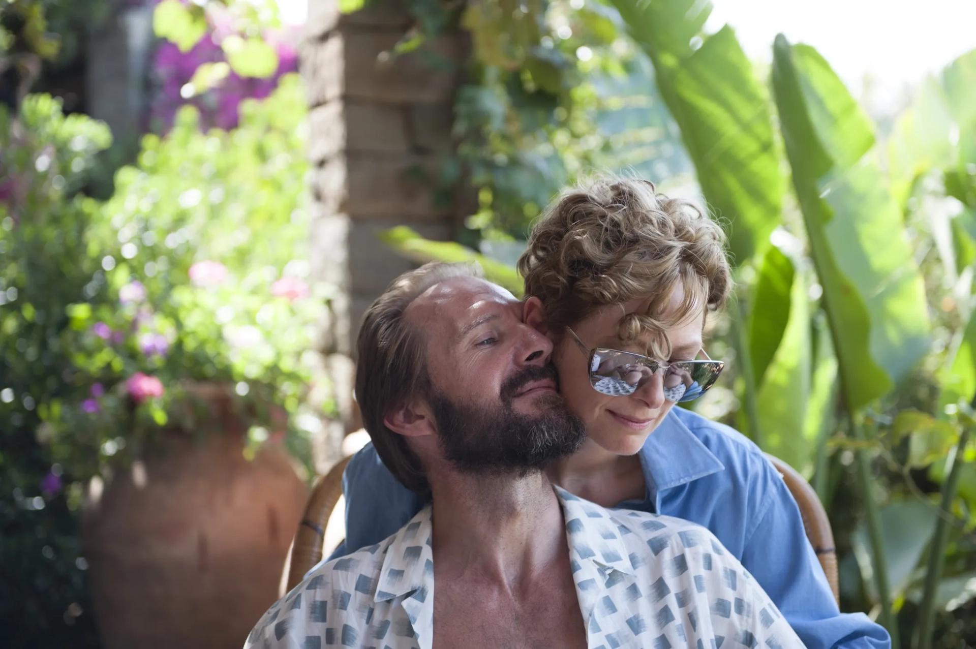 Ralph Fiennes and Tilda Swinton in A Bigger Splash (2015)