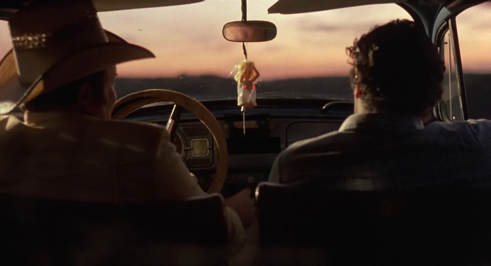 Dan Hedaya and M. Emmet Walsh in Blood Simple (1984)