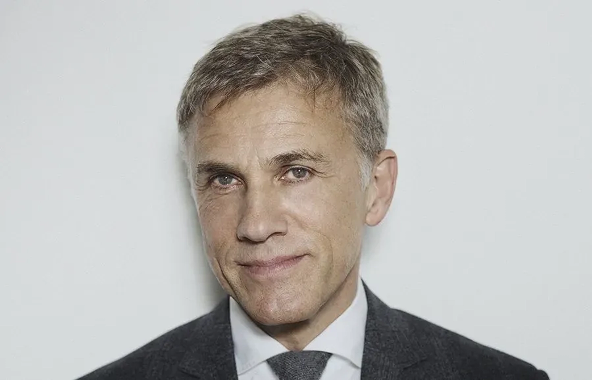 کریستف والتس به فقط قتل های داخل ساختمان پیوست