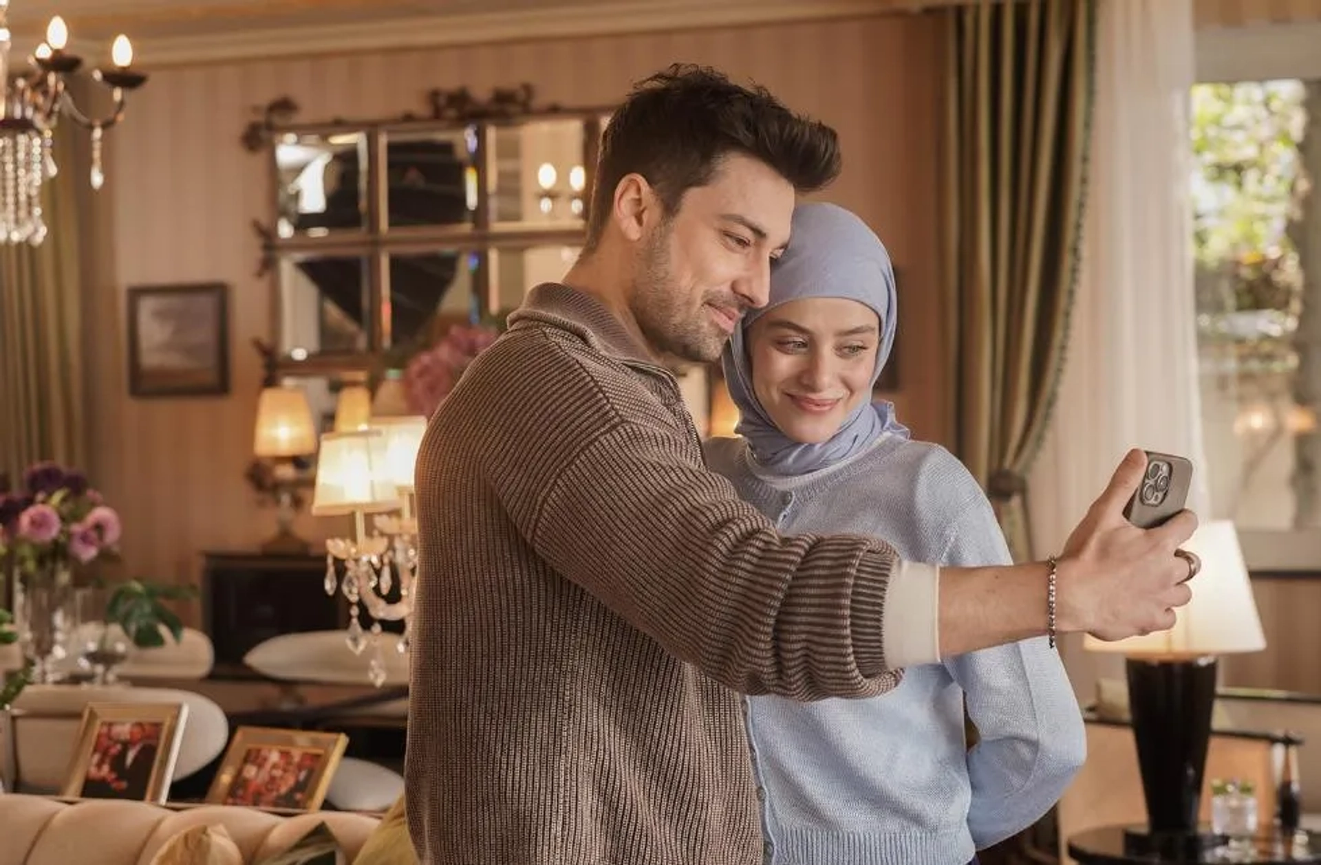 Ilayda Alisan and Alp Navruz in Piyasa (2025)