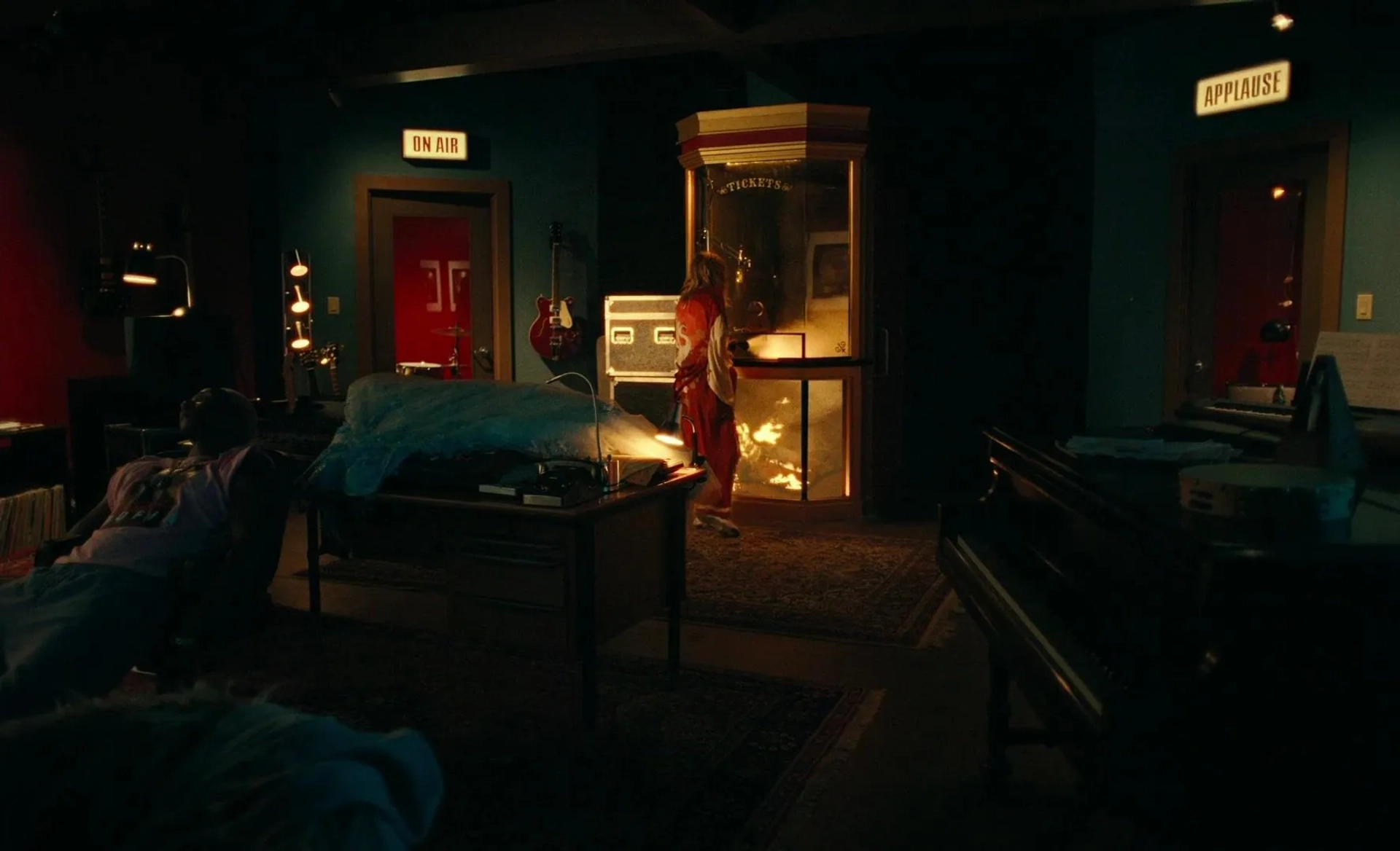 Samara Weaving and Jimmie Fails in Borderline (2025)