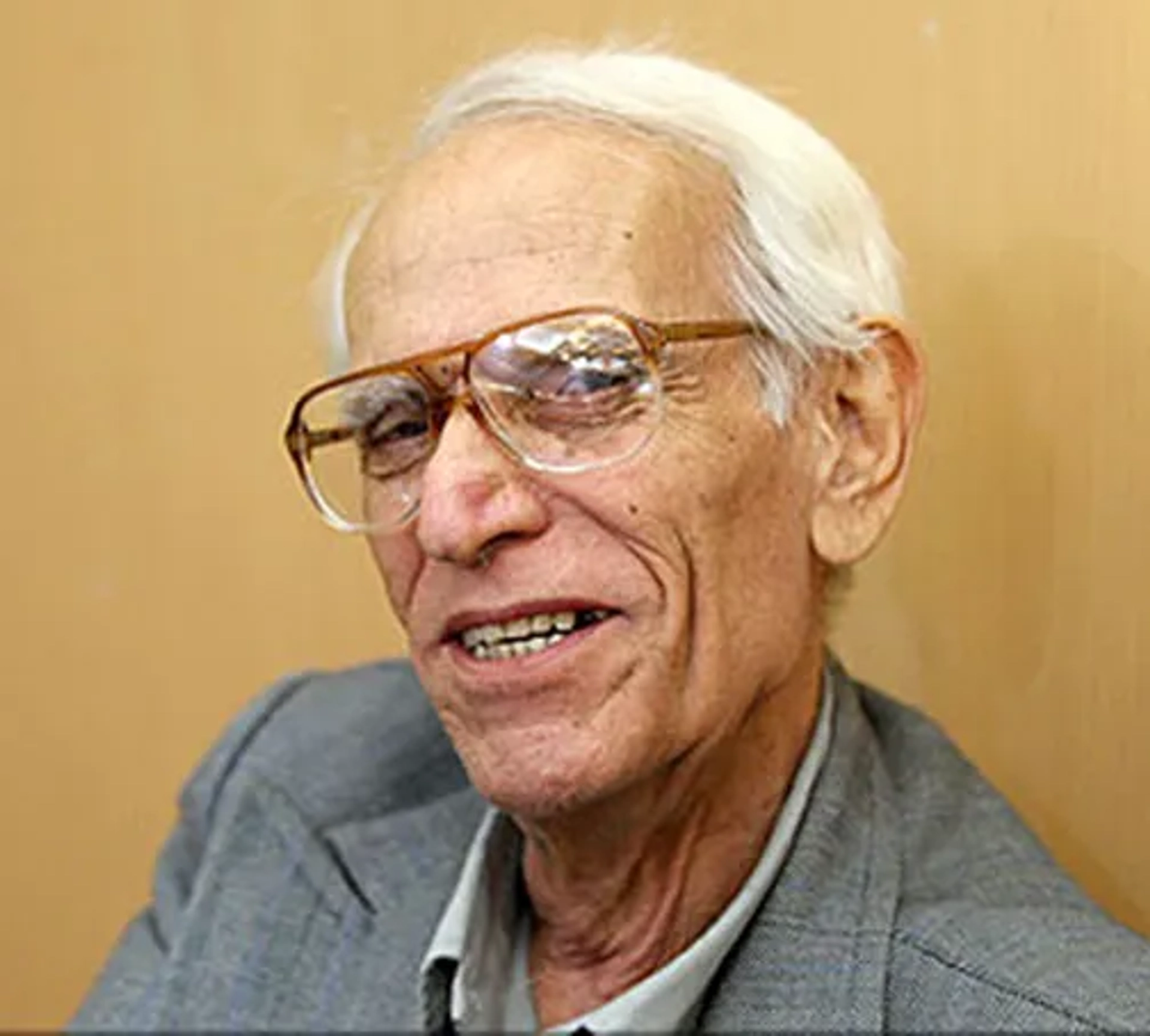 محمود بنفشه خواه