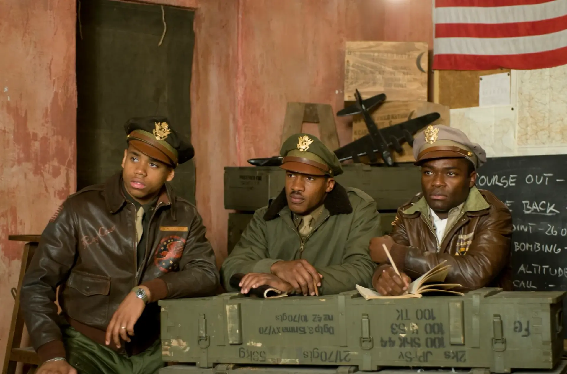 فیلم دم قرمزها (Red Tails 2012)