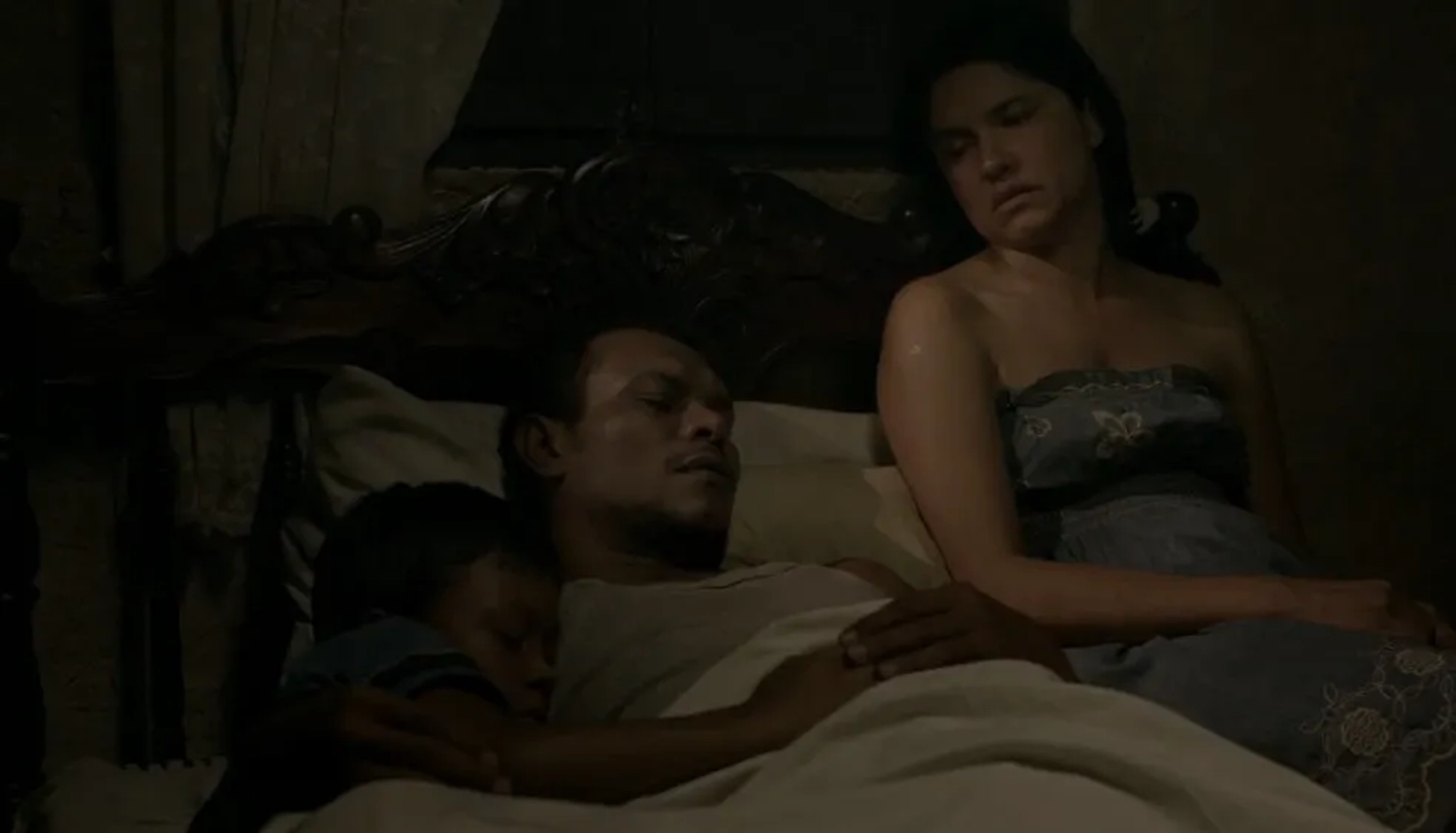 Marleyda Soto, Edison Raigosa, and José Felipe Cárdenas in Land and Shade (2015)