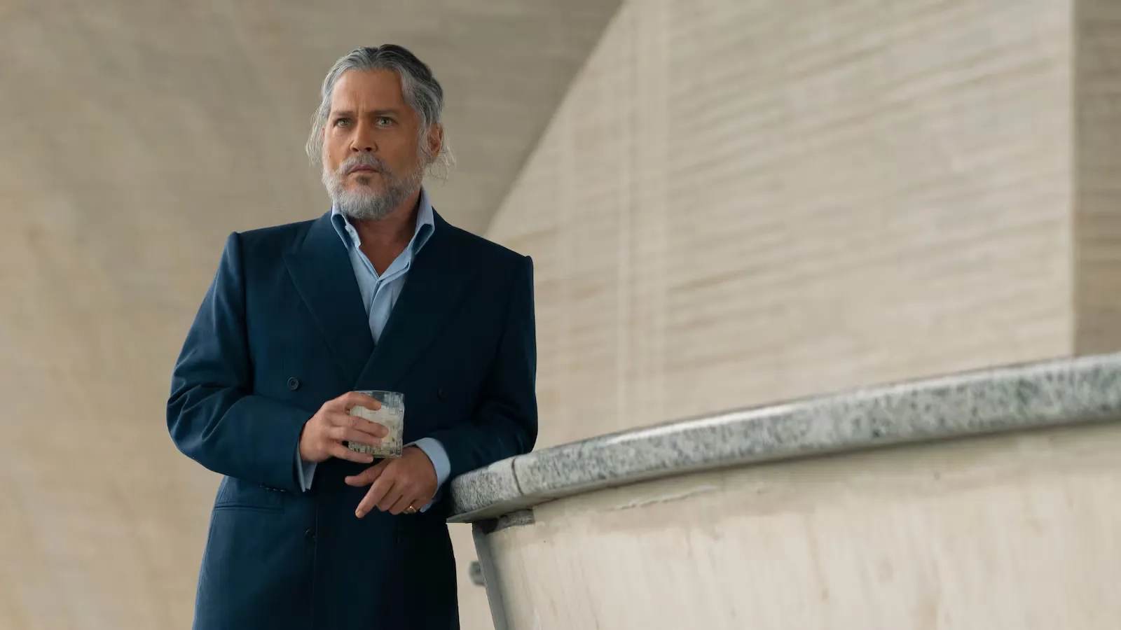 چهره متفاوت جانی دپ در فیلم جدید مشروب خوار روز 